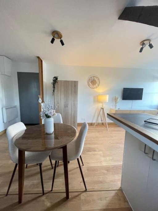 Duplex Bord De L'eure - Parking Inclus - Jolie Vue Sur La Cathedrale Apartment Chartres